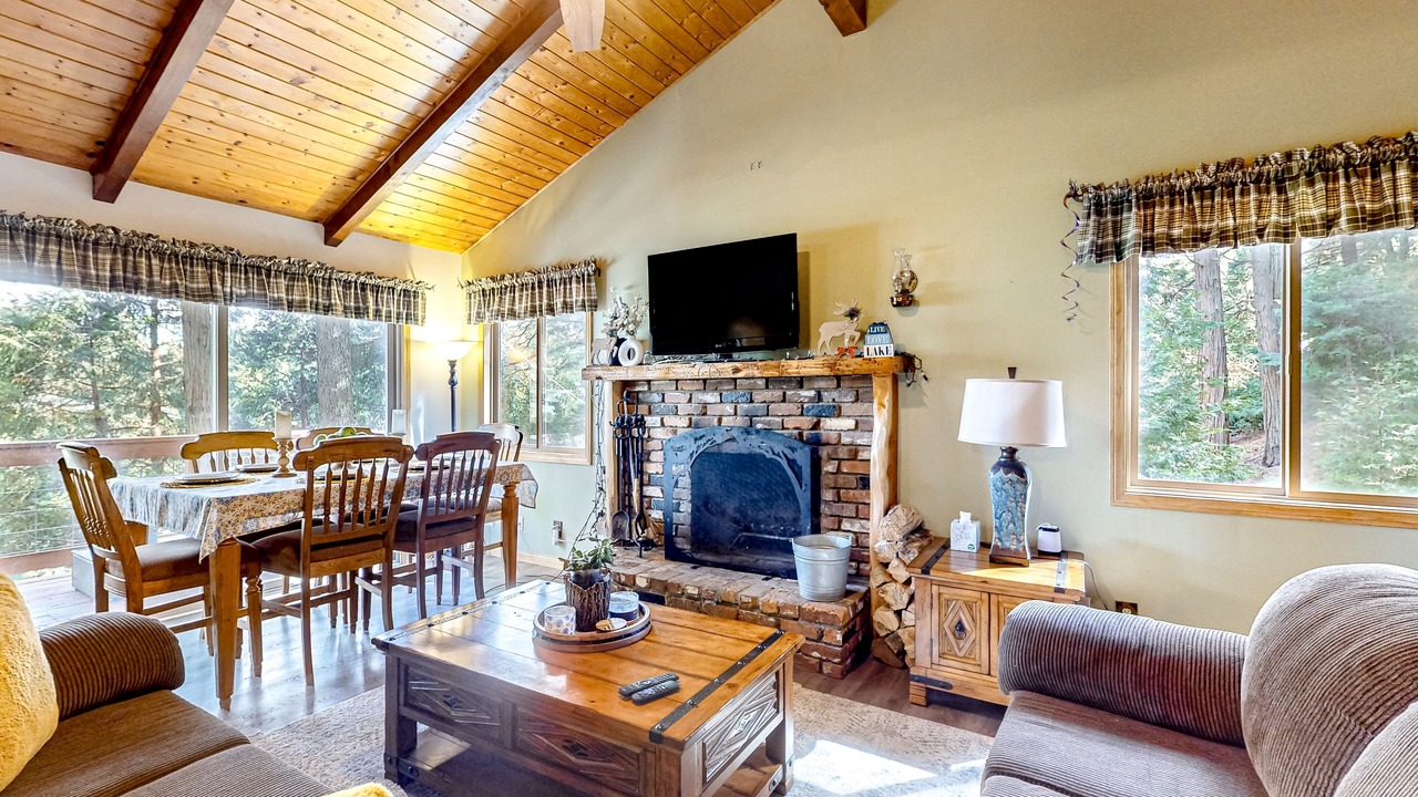 Photo of Livingroom in Crestline