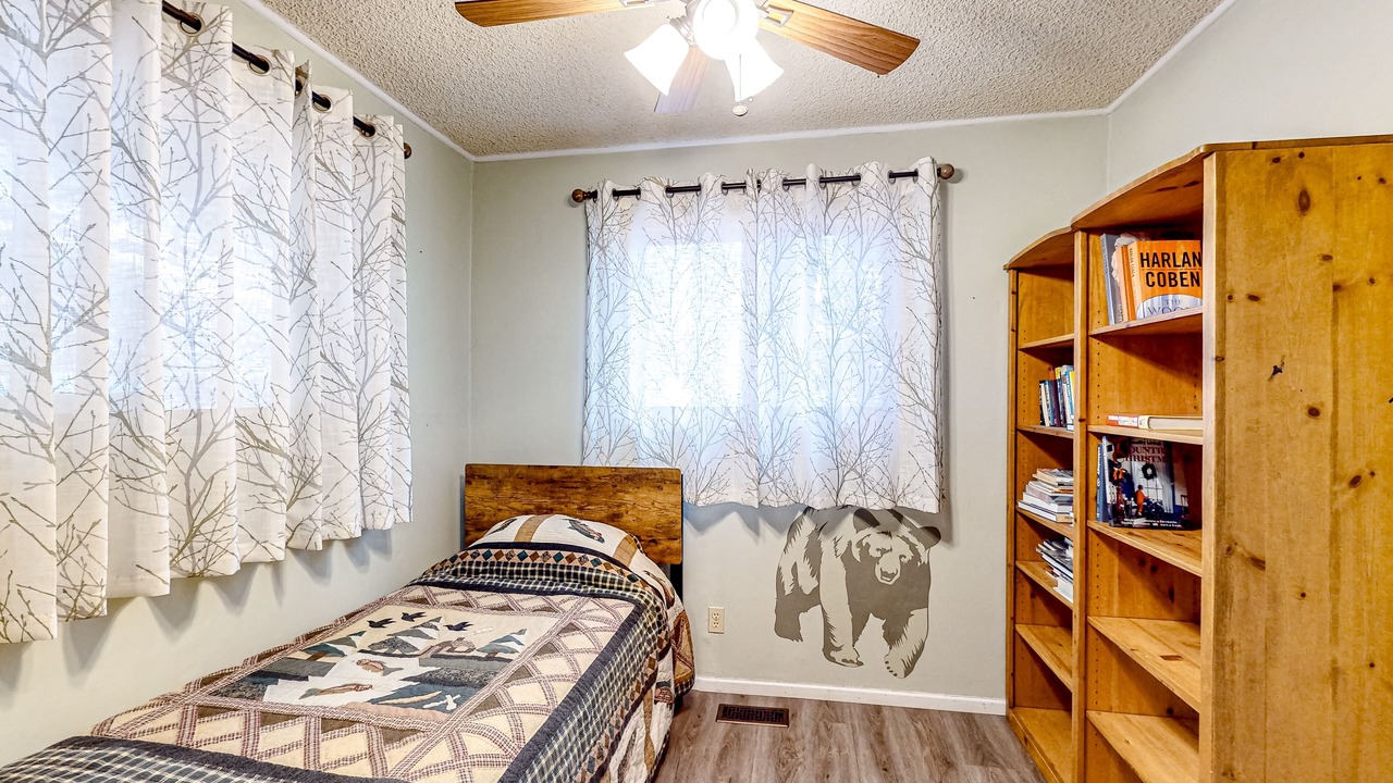 Photo of Bedroom in Crestline
