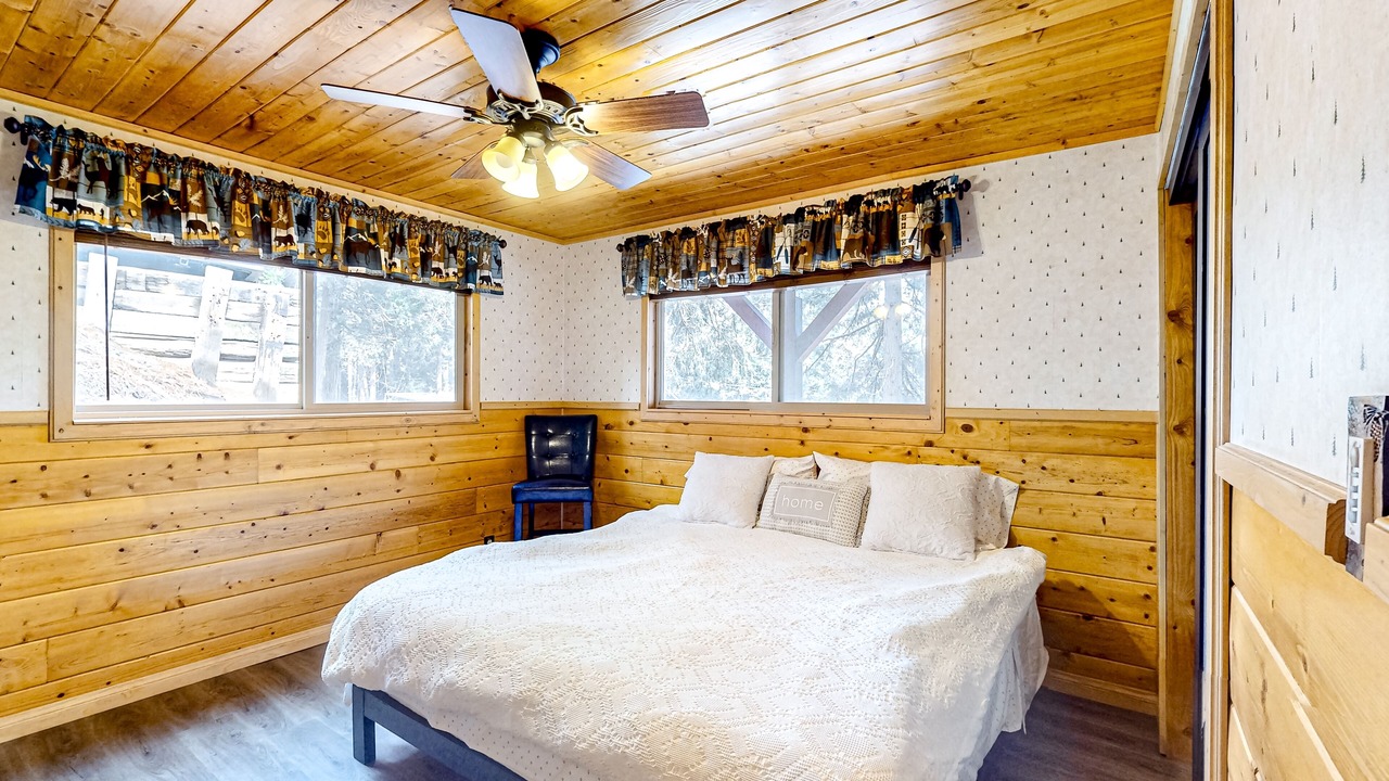 Photo of Bedroom in Crestline