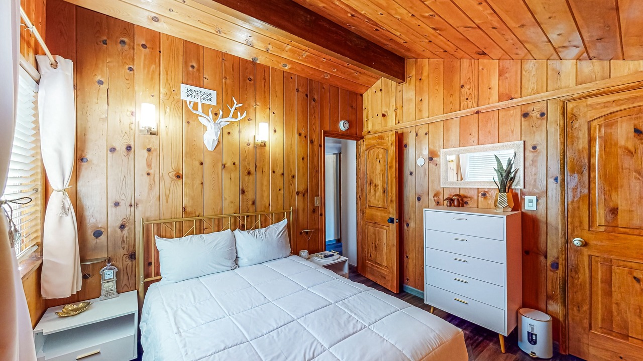 Photo of Bedroom in Arrowbear Lake