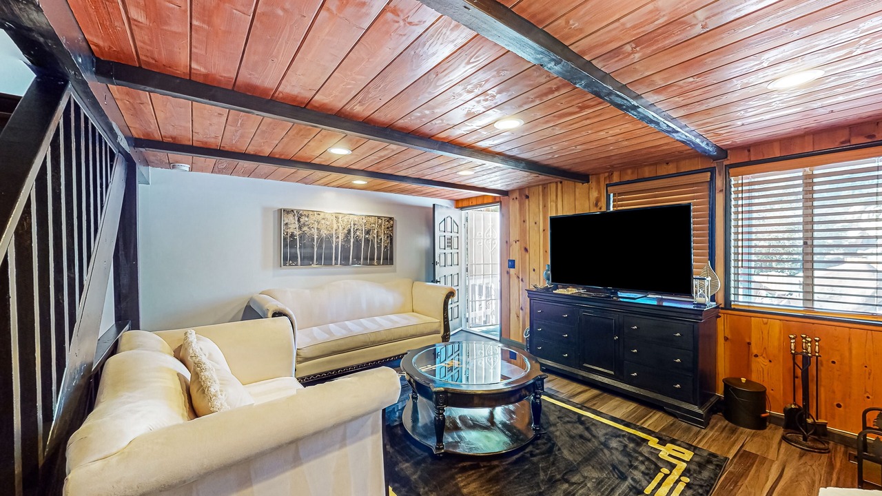 Photo of Livingroom in Arrowbear Lake