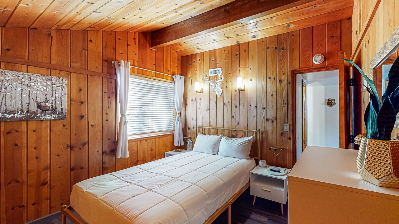 Photo of Bedroom in Arrowbear Lake