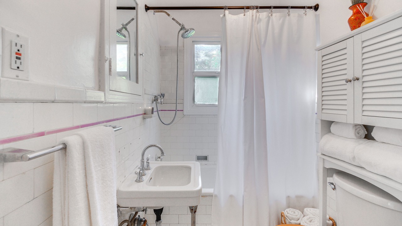 Photo of Bathroom in Mid-Wilshire