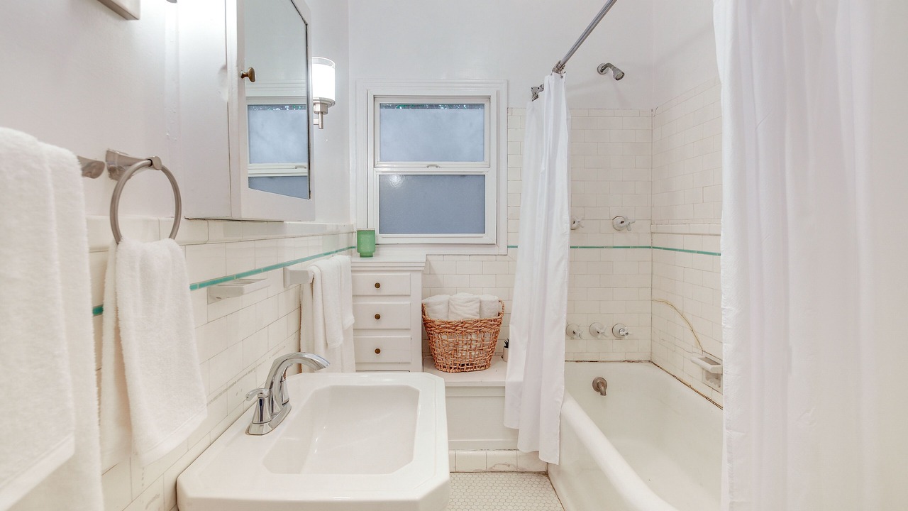 Photo of Bathroom in Mid-Wilshire