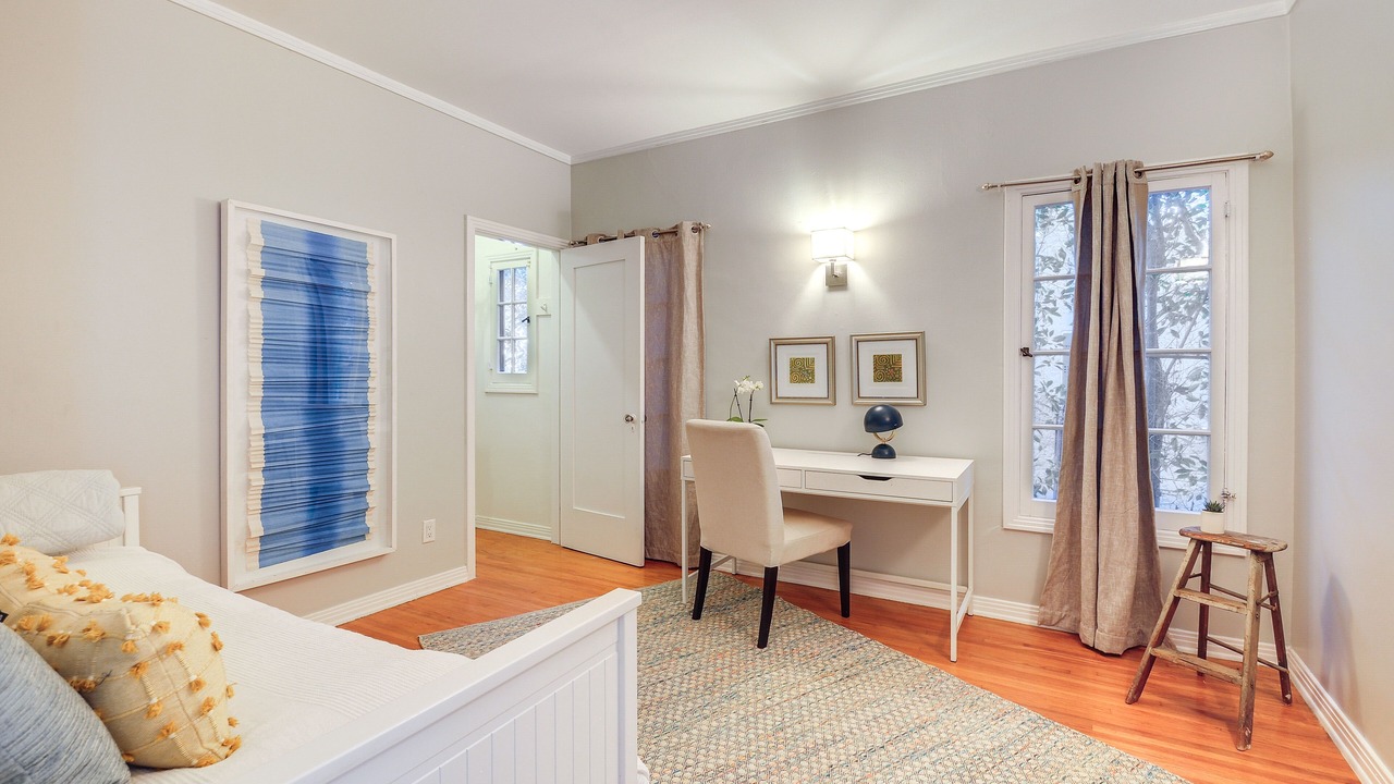 Photo of Bedroom in Mid-Wilshire