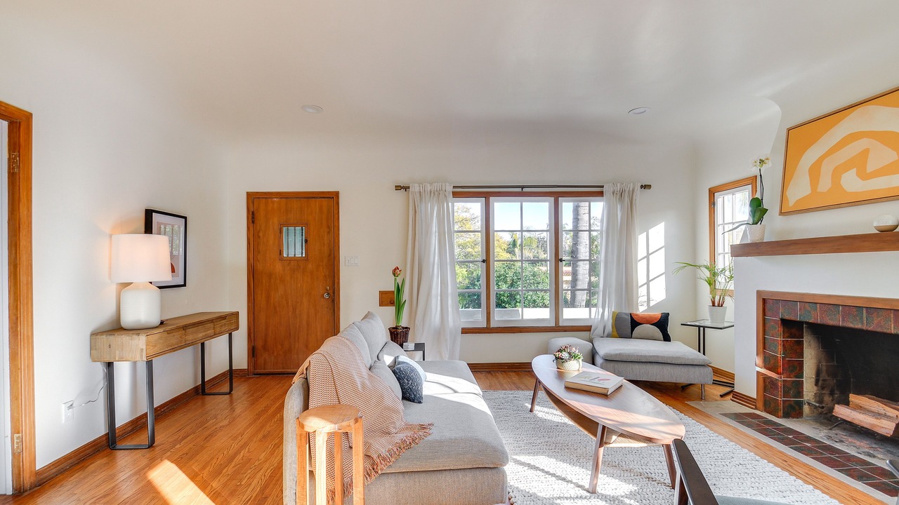 Photo of Livingroom in Mid-Wilshire