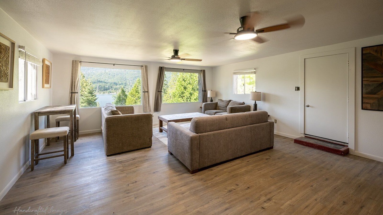 Photo of Livingroom in Wishon