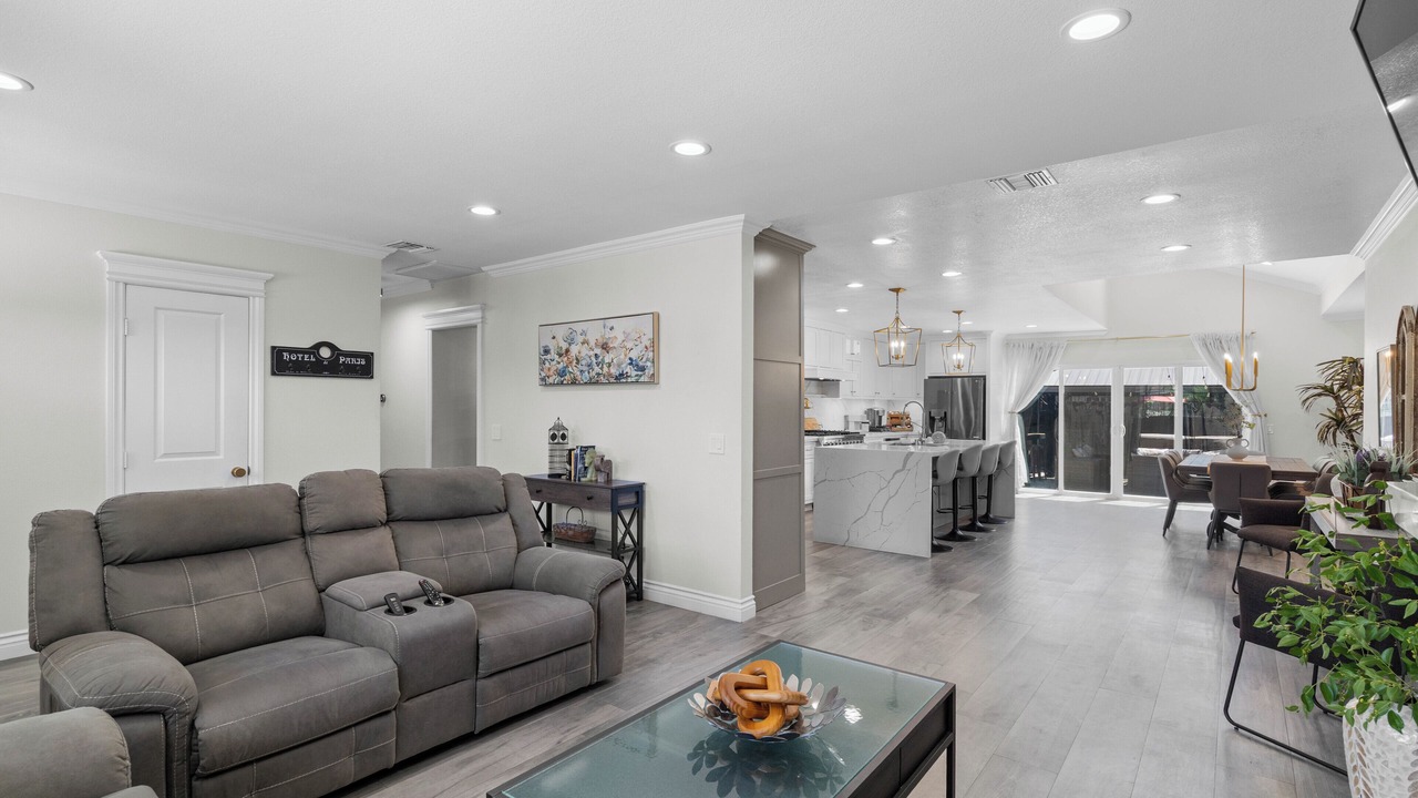 Photo of Livingroom in Westmont