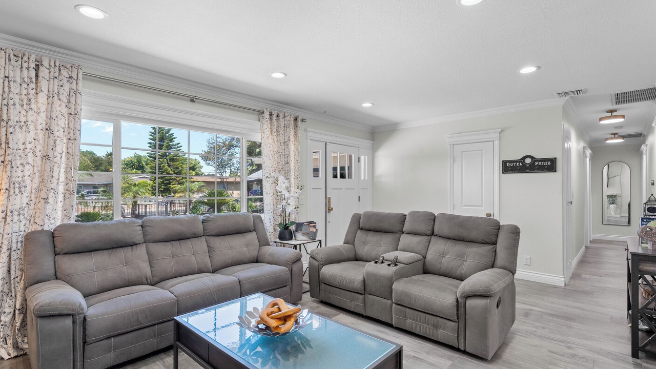 Photo of Livingroom in Westmont