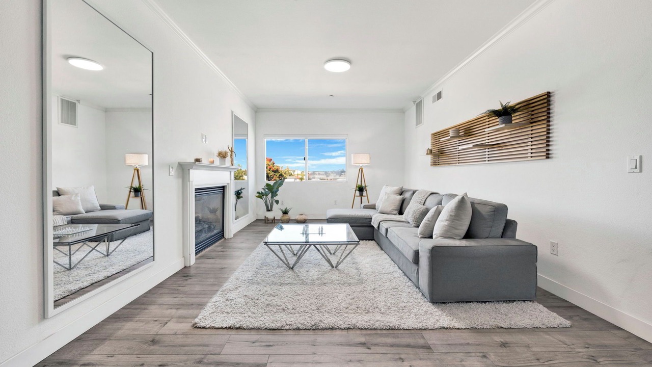 Photo of Livingroom in Wilshire