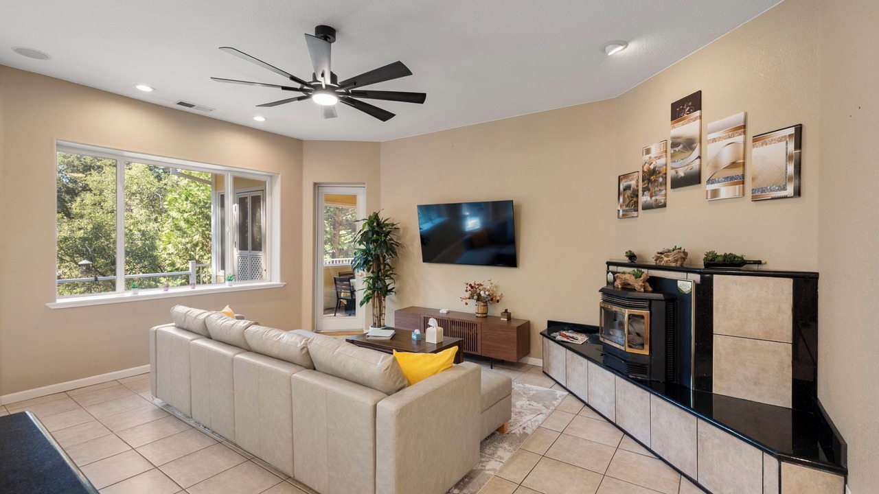 Photo of Livingroom in Groveland