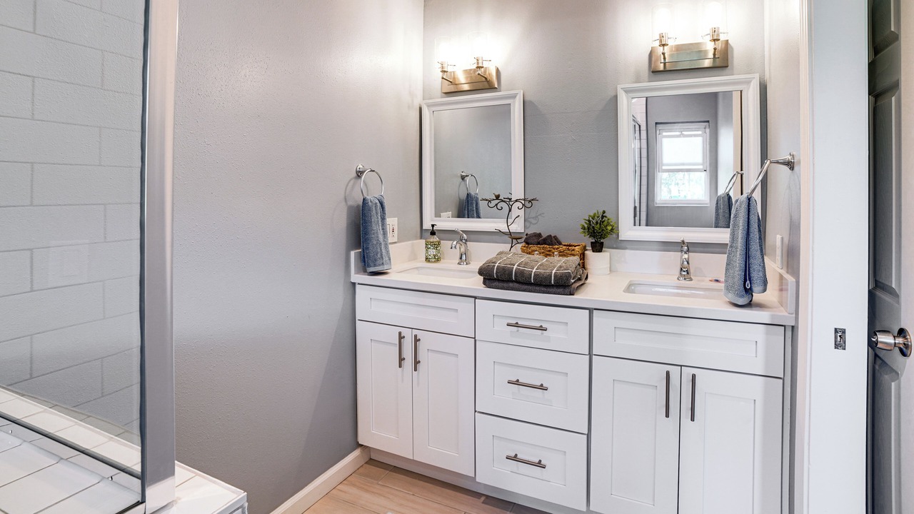 Photo of Bathroom in Corona