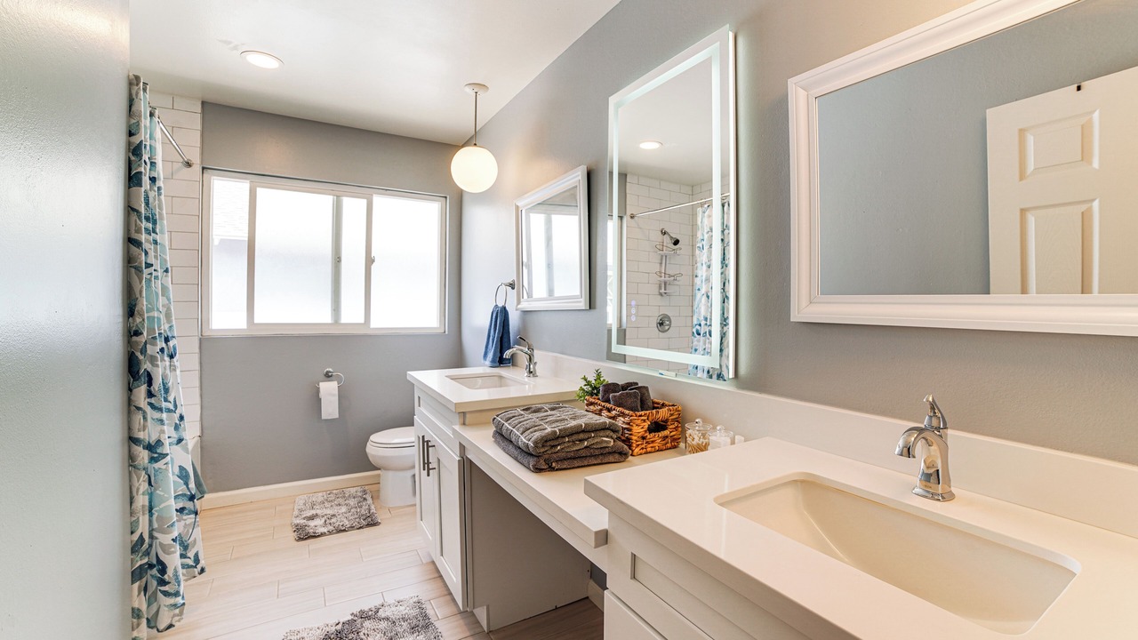 Photo of Bathroom in Corona