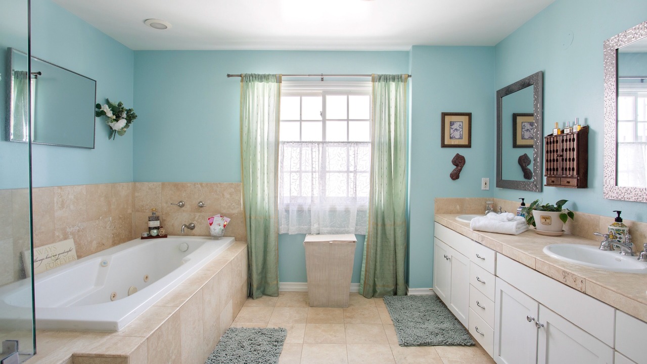Photo of Bathroom in Studio City