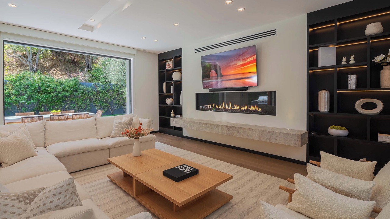 Photo of Others in Hollywood Hills West
