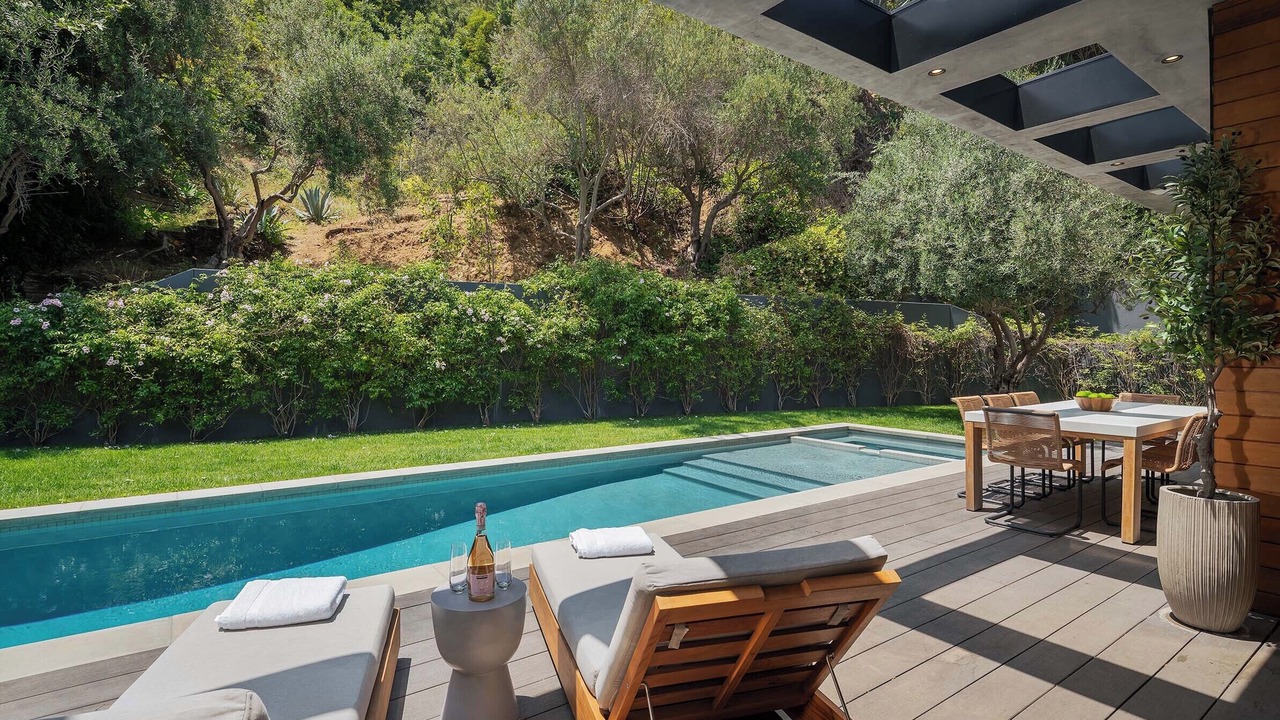 Photo of Others in Hollywood Hills West