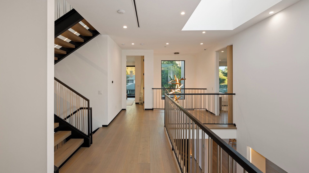 Photo of Others in Hollywood Hills West