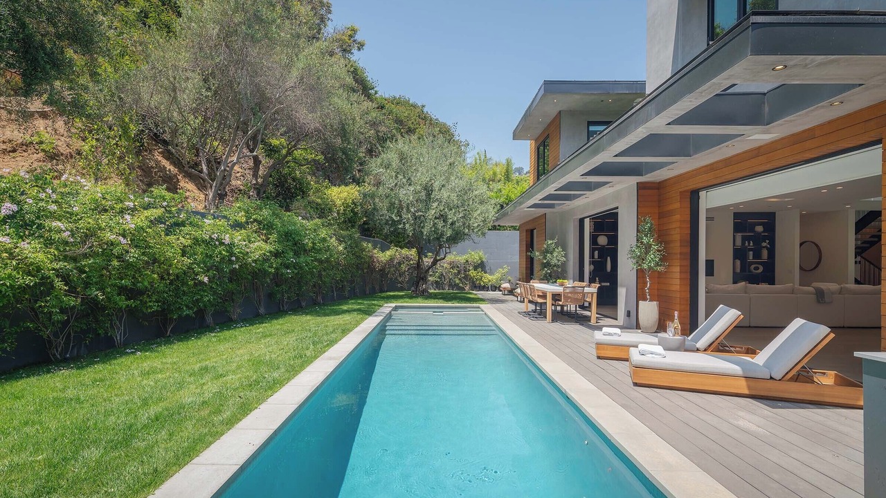 Photo of Others in Hollywood Hills West