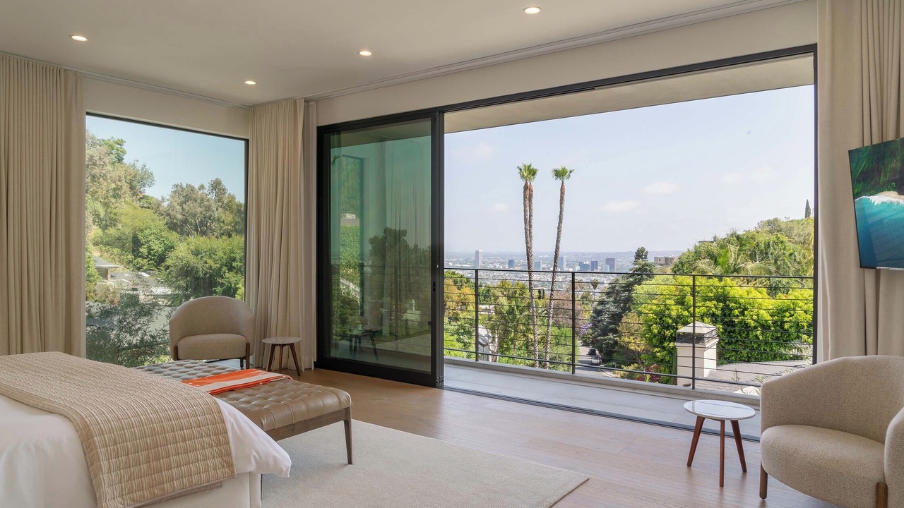 Photo of Others in Hollywood Hills West