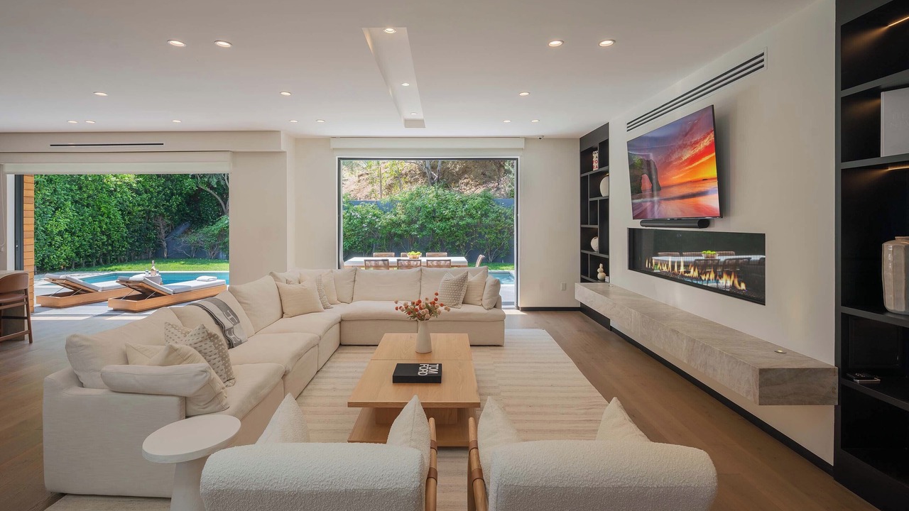 Photo of Others in Hollywood Hills West