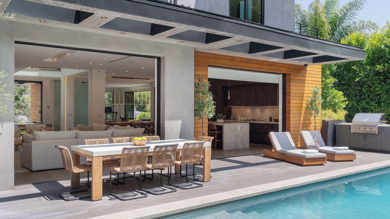 Photo of Others in Hollywood Hills West