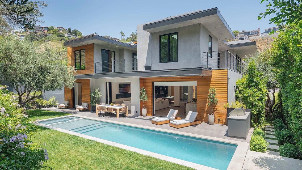 Photo of Others in Hollywood Hills West