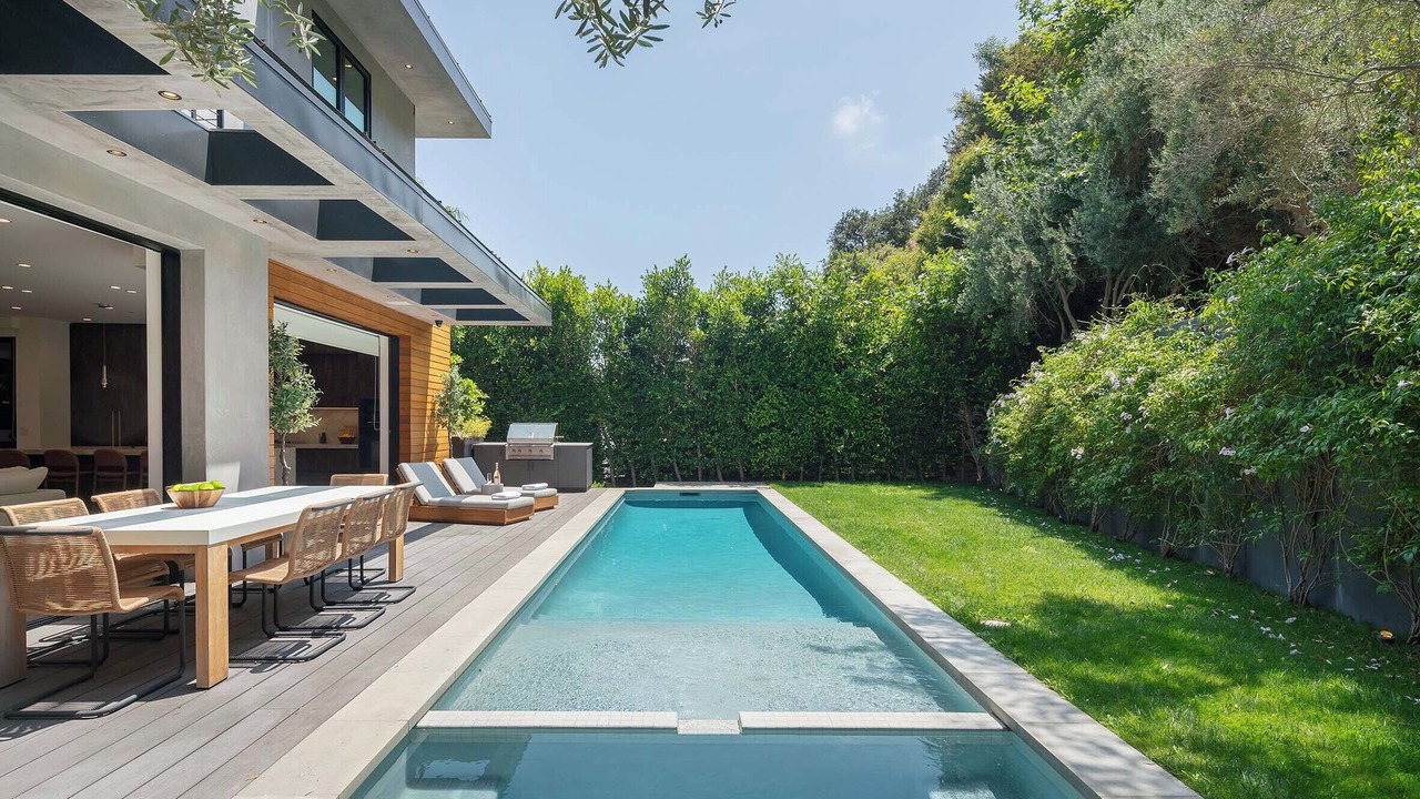 Photo of Others in Hollywood Hills West