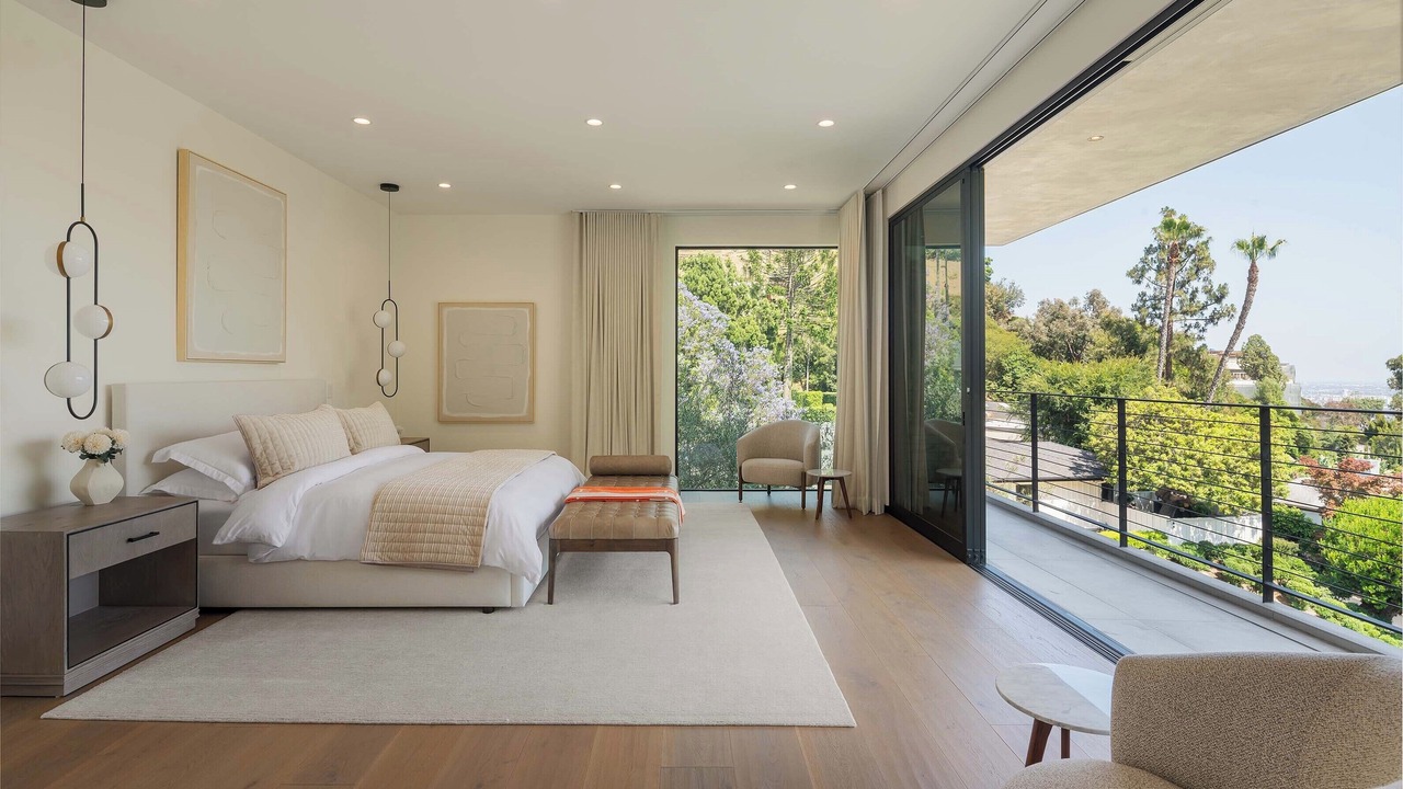 Photo of Others in Hollywood Hills West