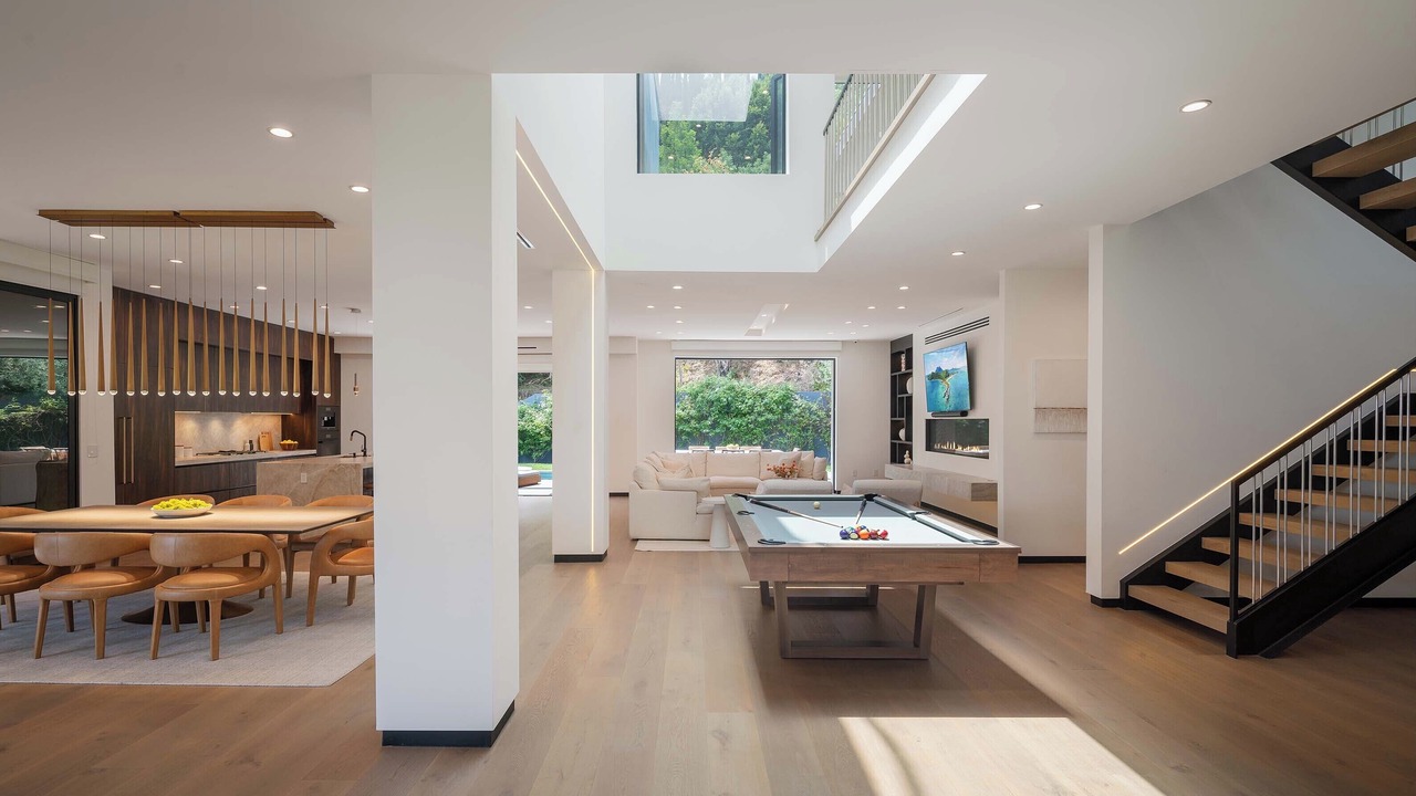 Photo of Others in Hollywood Hills West
