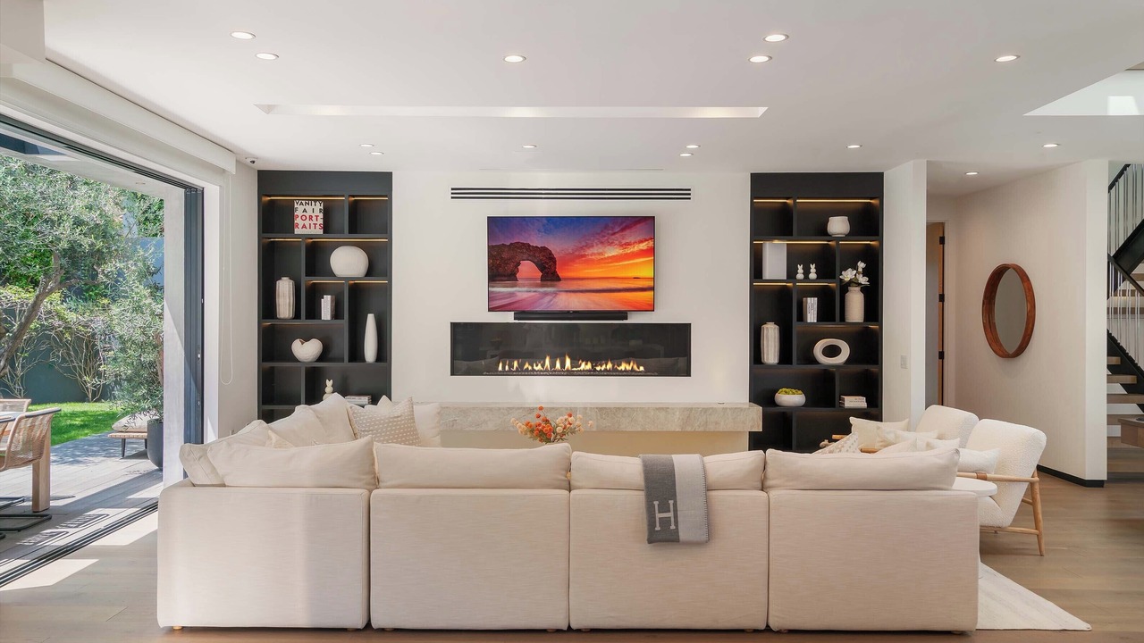 Photo of Others in Hollywood Hills West