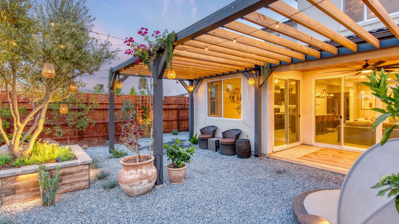 Photo of Patio Balcony in Raisin
