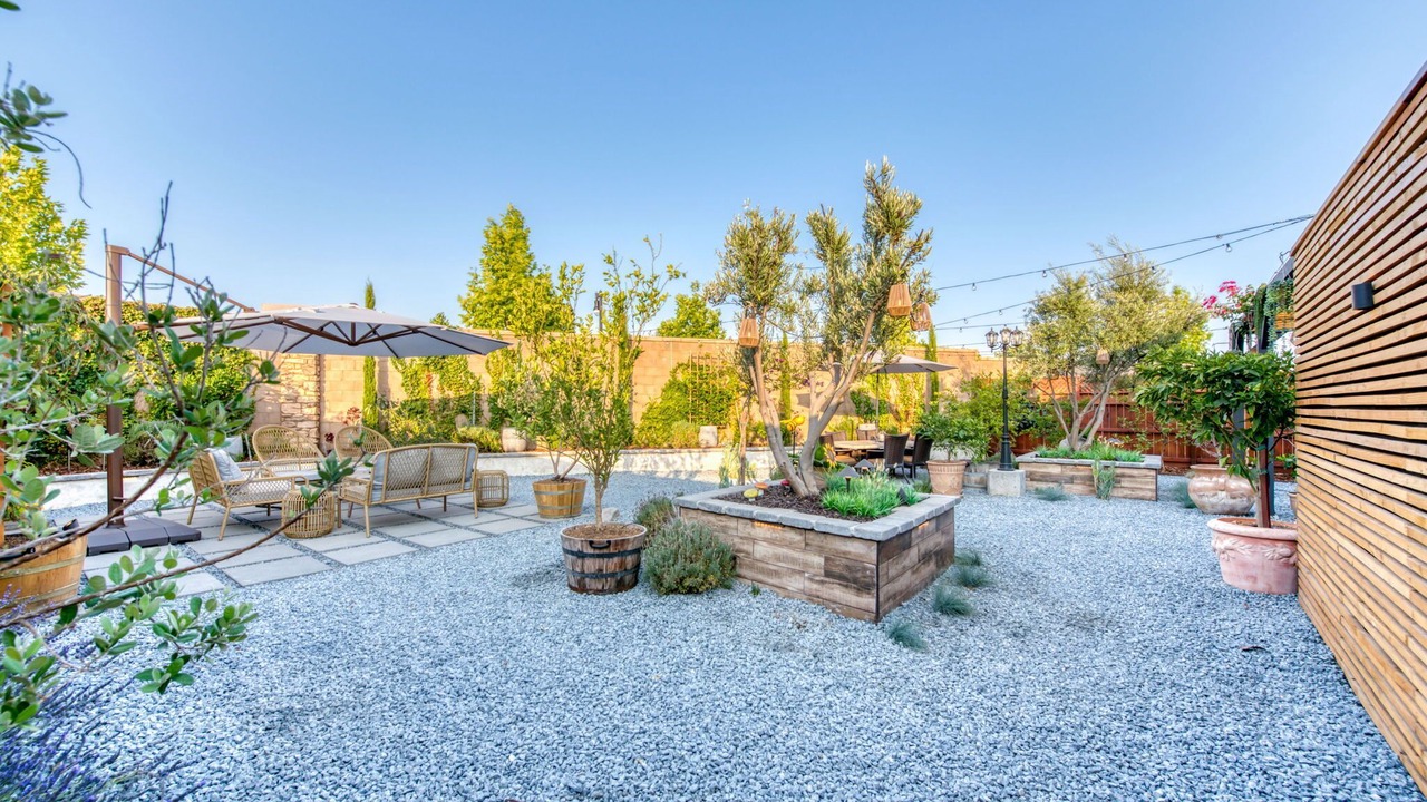 Photo of Patio Balcony in Raisin