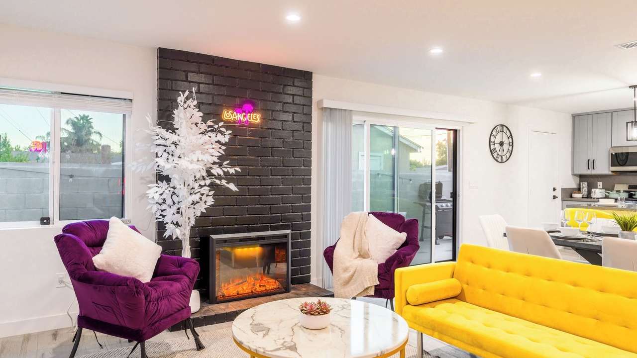 Photo of Livingroom in Canoga Park