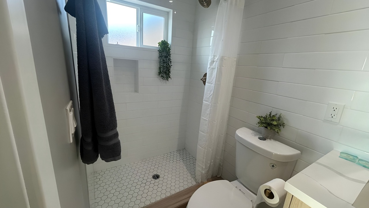 Photo of Bathroom in Greater Wilshire - Hancock Park