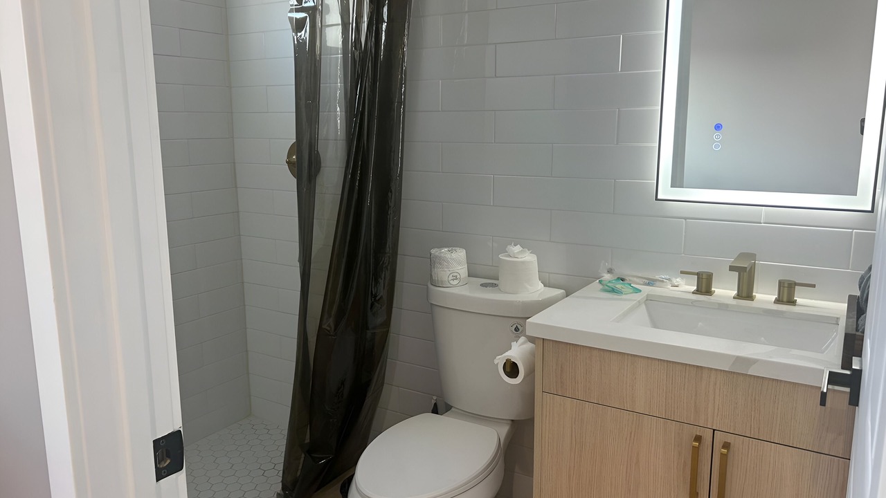Photo of Bathroom in Greater Wilshire - Hancock Park