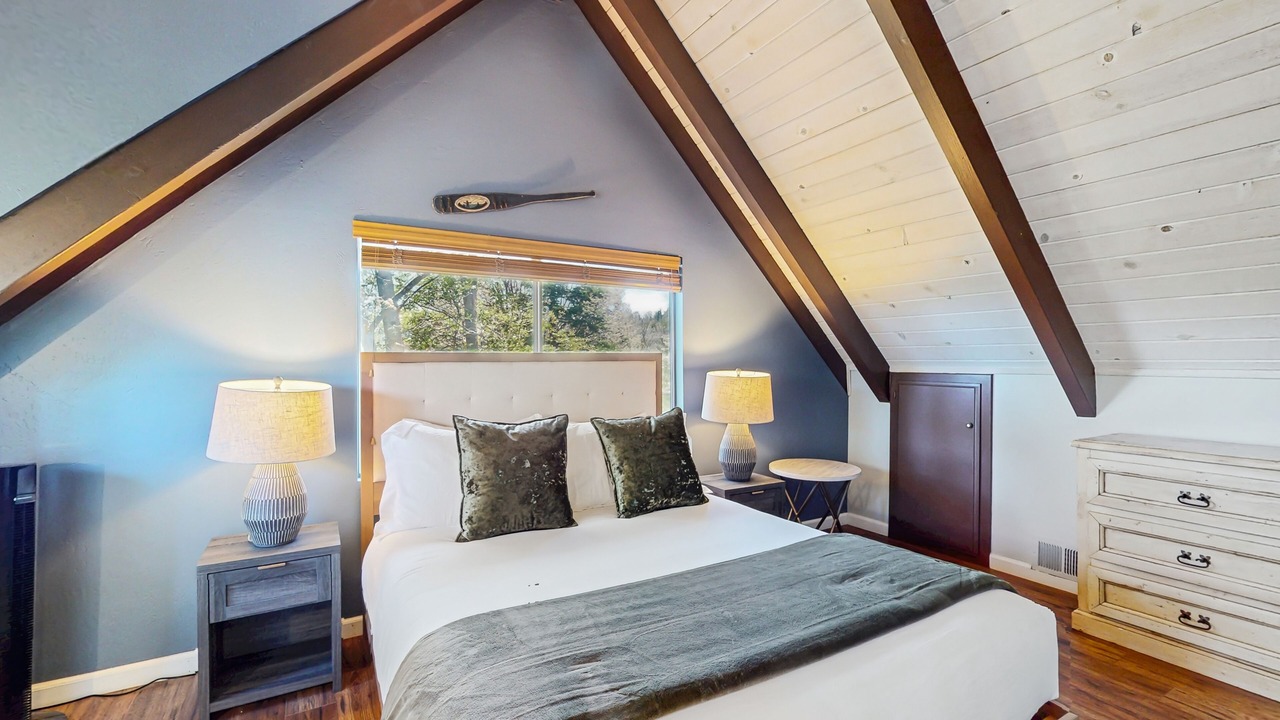 Photo of Bedroom in Blue Jay