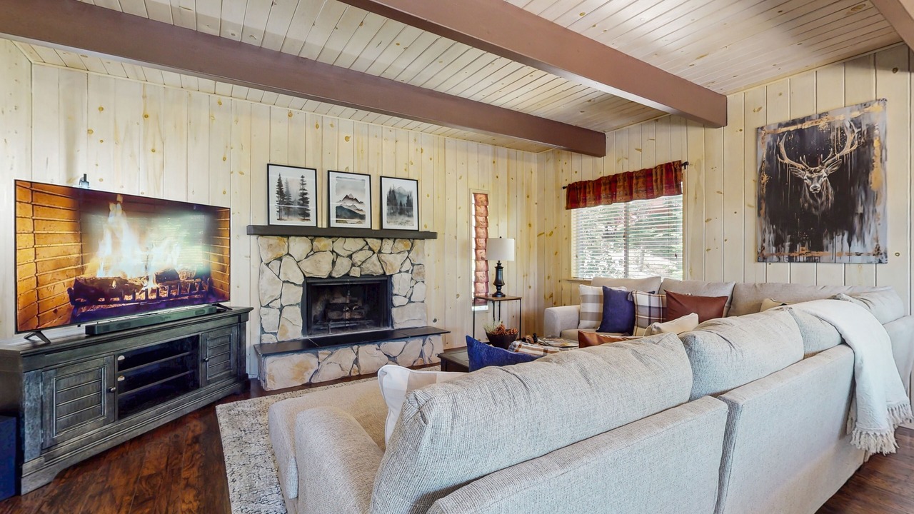 Photo of Livingroom in Blue Jay