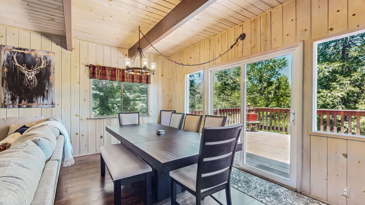 Photo of Livingroom in Blue Jay