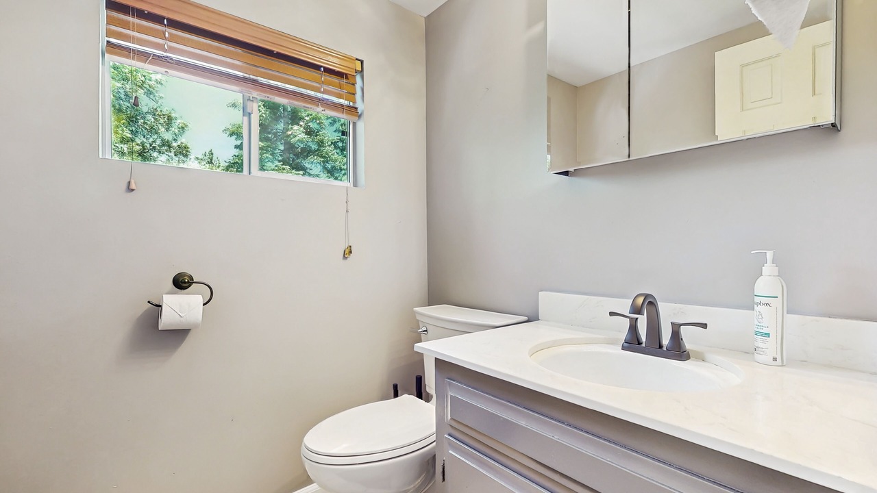 Photo of Bathroom in Blue Jay