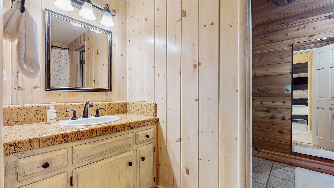 Photo of Bathroom in Blue Jay