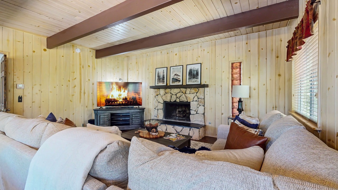 Photo of Livingroom in Blue Jay