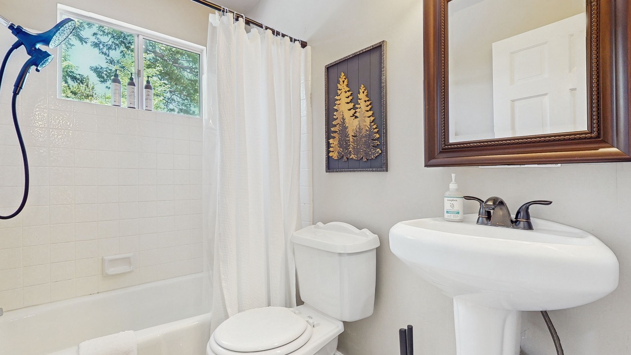 Photo of Bathroom in Blue Jay
