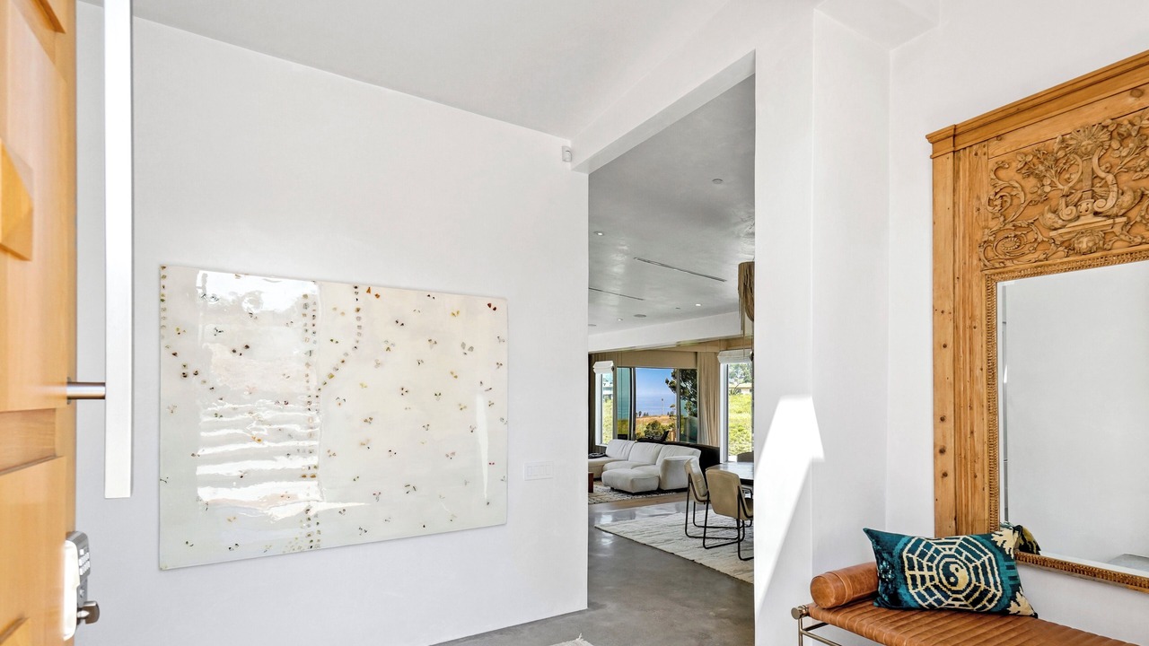 Photo of Livingroom in Western Malibu