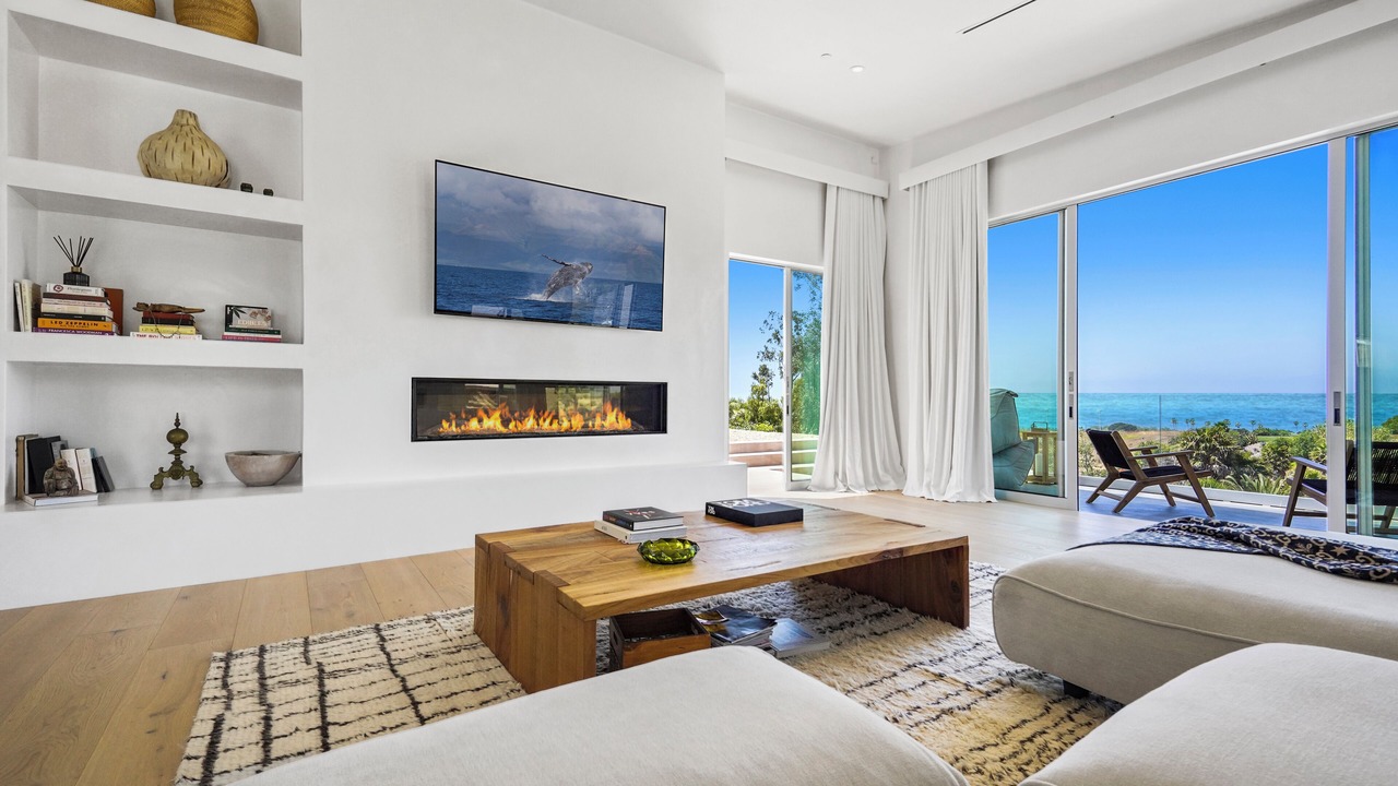 Photo of Livingroom in Western Malibu