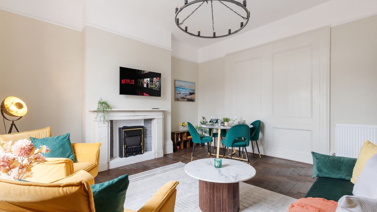 Photo of Livingroom in Mapesbury