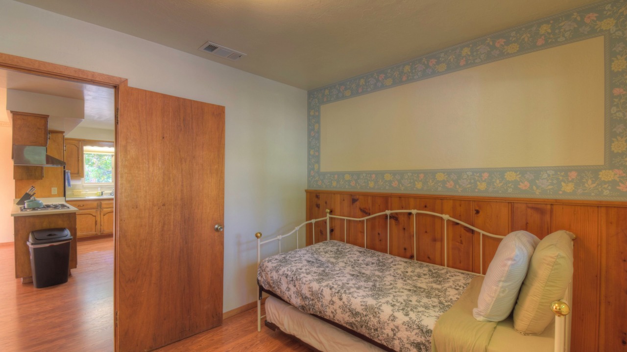 Photo of Bedroom in Harden Flat