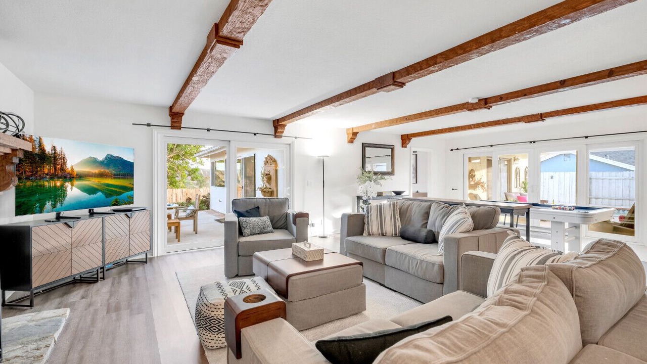 Photo of Livingroom in Thousand Oaks