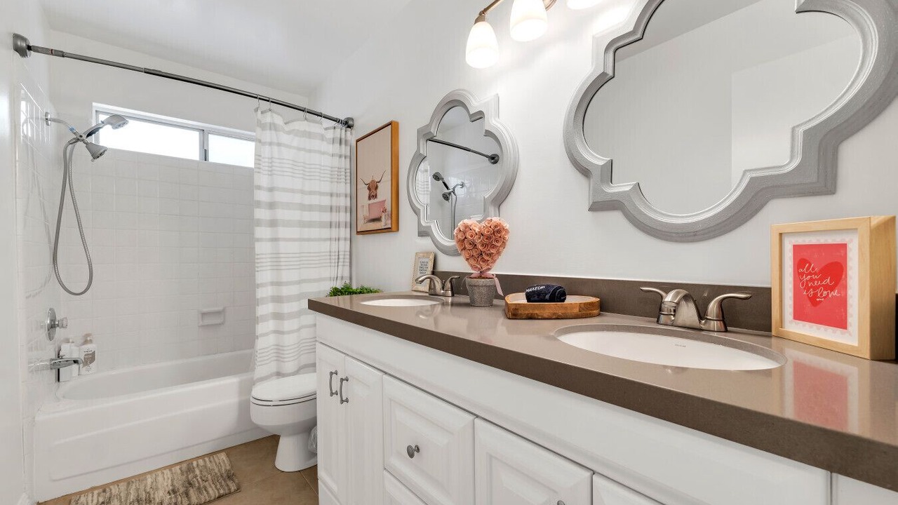 Photo of Bathroom in Thousand Oaks