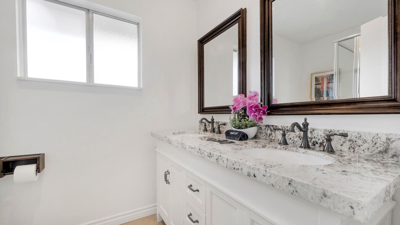 Photo of Bathroom in Thousand Oaks