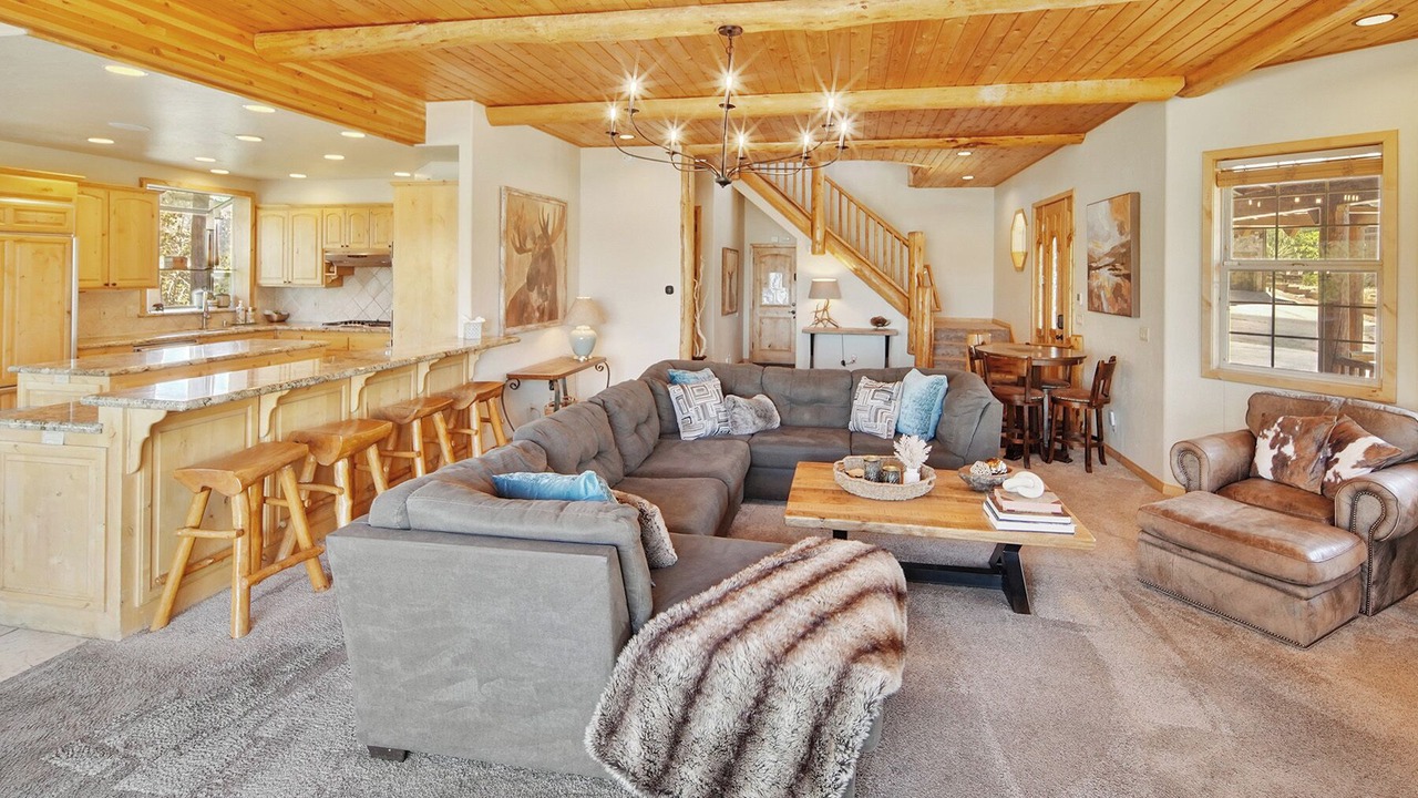 Photo of Livingroom in Castle Glen Estates